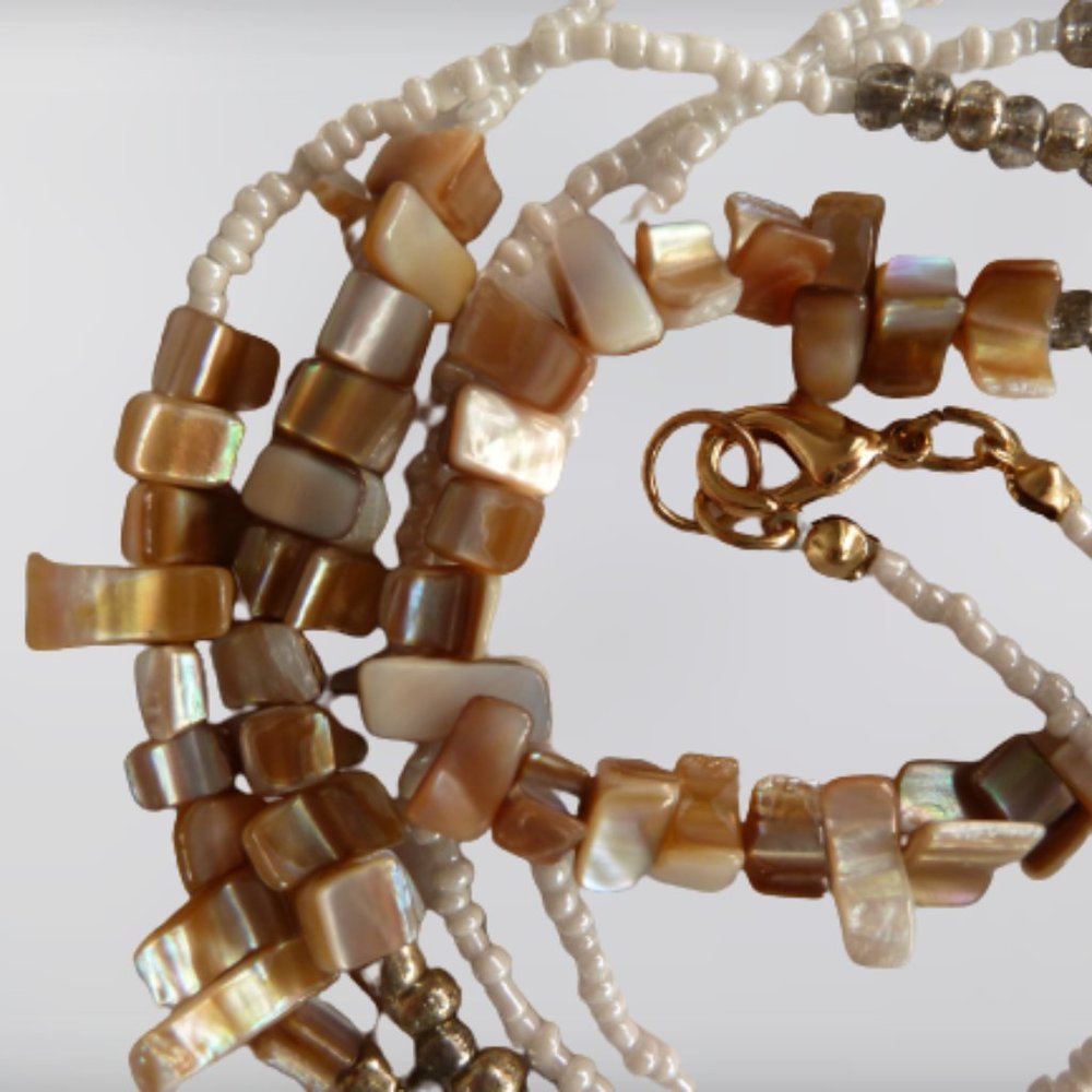 Mother Perl Necklace. L=23" (46").